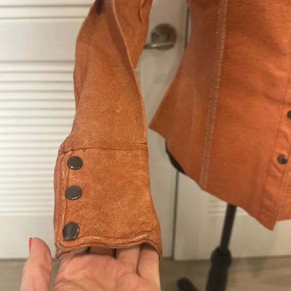 100% Genuine Leather Snap-Button Shirt Jacket (Size Medium, Rust Orange Vintage) - Picture 5 of 16